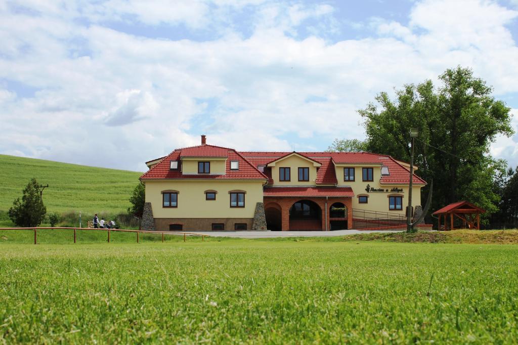 Penzion U Sklepu Hovorany Exterior photo